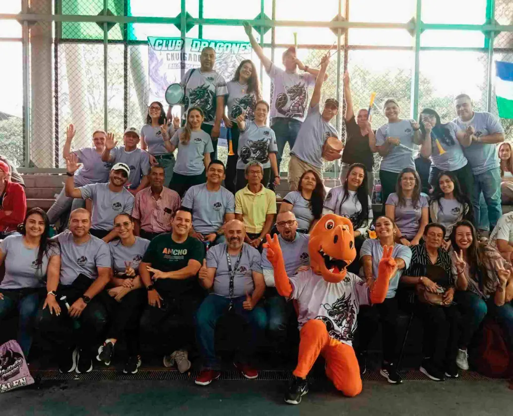 La barra del equipo Dragones de Envigado que disputa el Babybalonmano del Festival de Festivales. FOTO: Cortesía