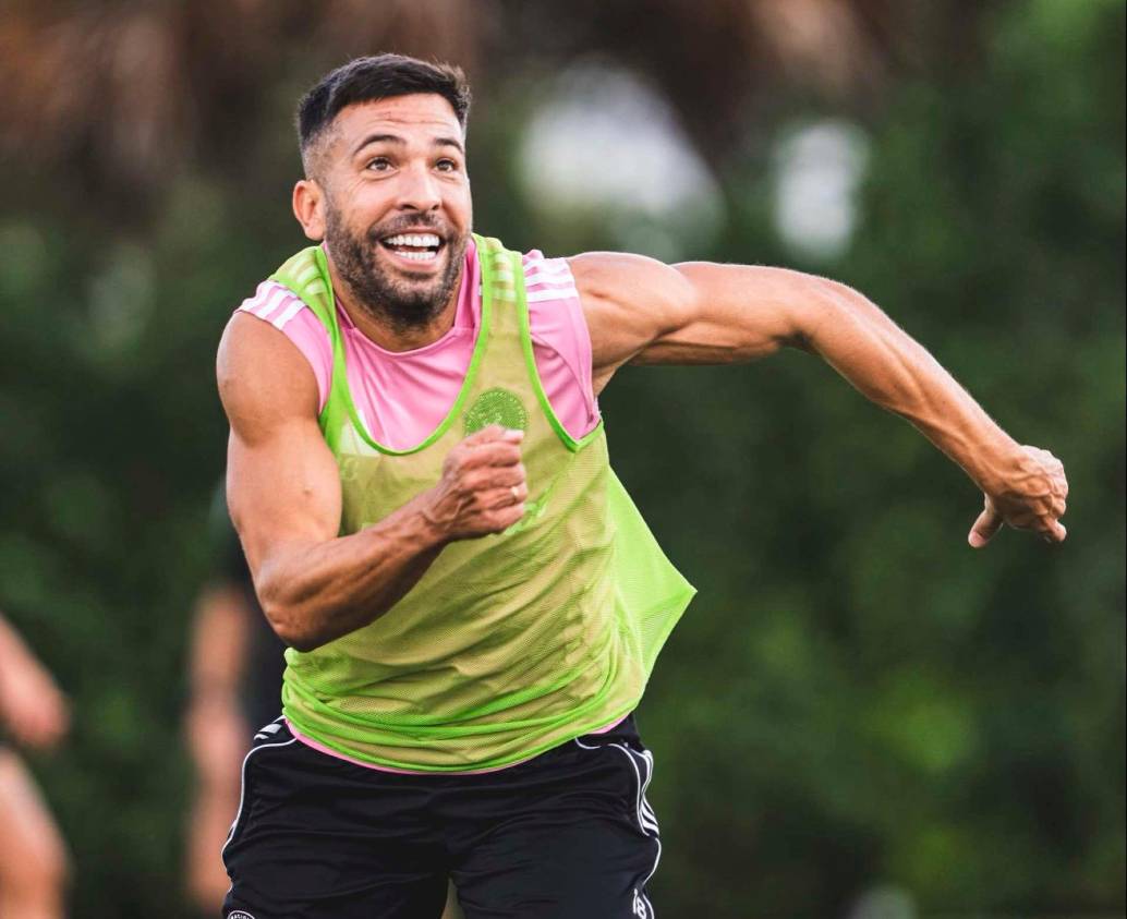 El español Jordi Alba, uno de los mejores laterales izquierdos de los últimos tiempos y gran socio en el campo de Lionel Messi anunció que se retira. FOTO TOMADA X @InterMiamiCF