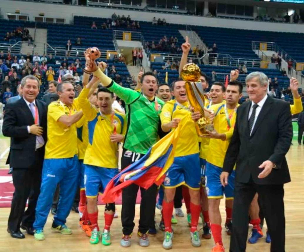 Este es uno de los recuerdos de Giovanni Hernández celebrando con sus compañeros el título mundial. FOTO TOMADA REDES