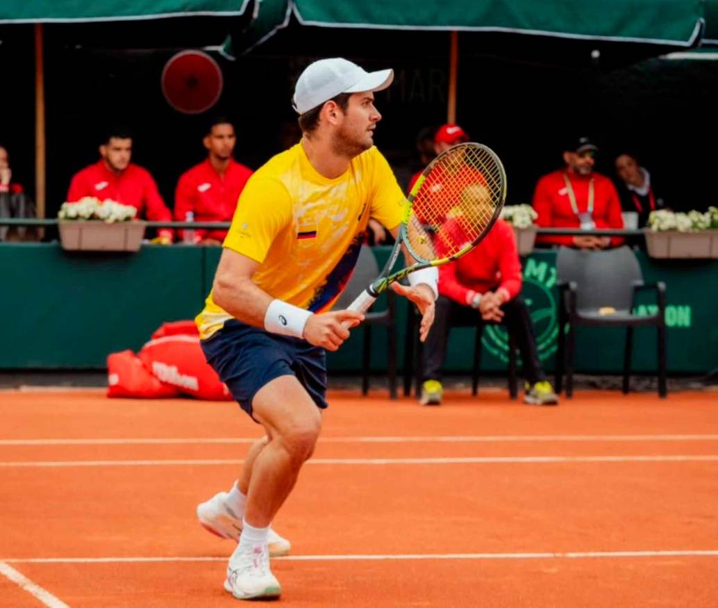 Nicolás Mejía ganó sus dos partidos en sencillos, siendo la figura de Colombia en la serie ante Marruecos. Los cafeteros se impusieron por 3-1. FOTO CORTESÍA FEDECOLTENIS