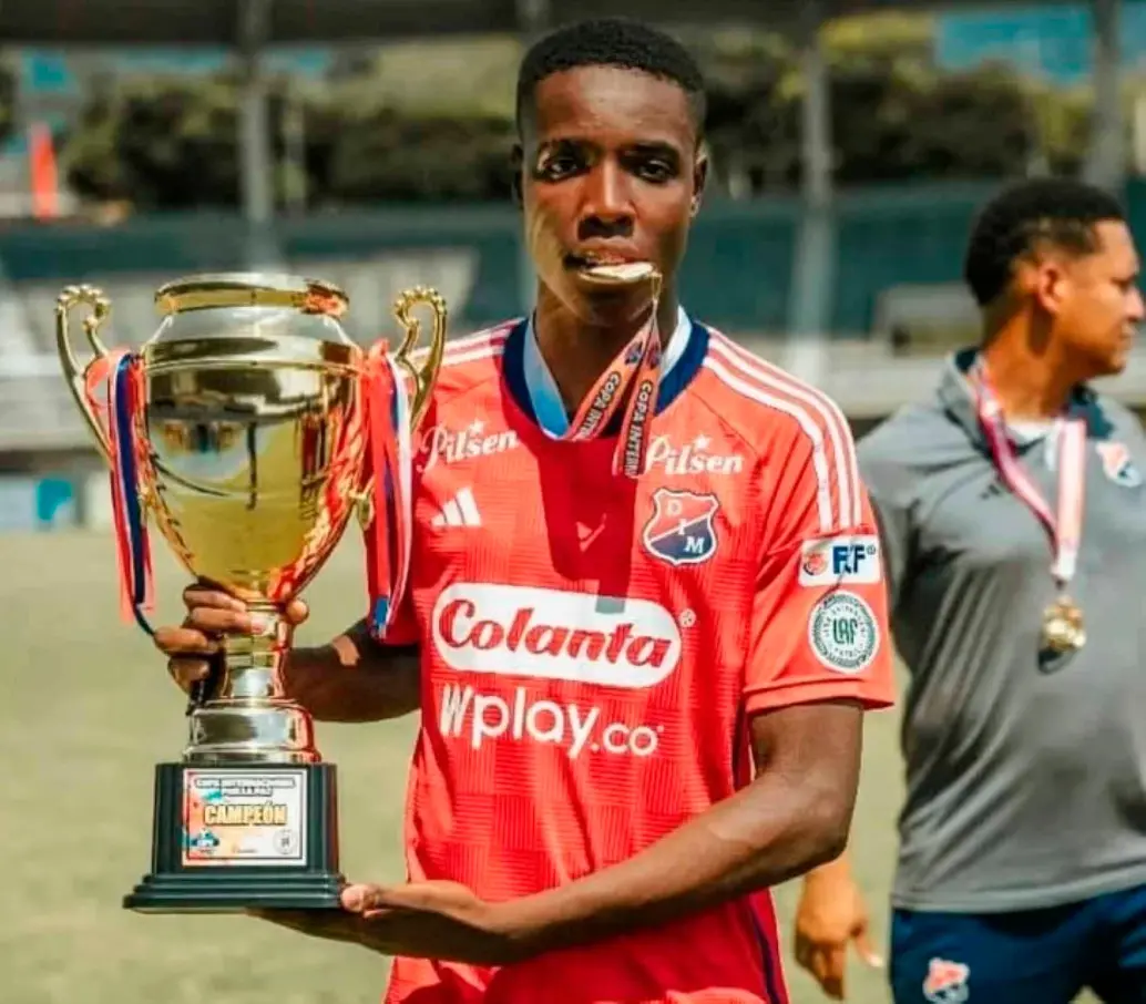 El volante Luis Eduardo Maturana Moreno del DIM fue invitado por el Manchester City en la catgoría Sub-19 para entrenar durante dos semanas en Inglaterra. FOTO CORTESÍA DIM