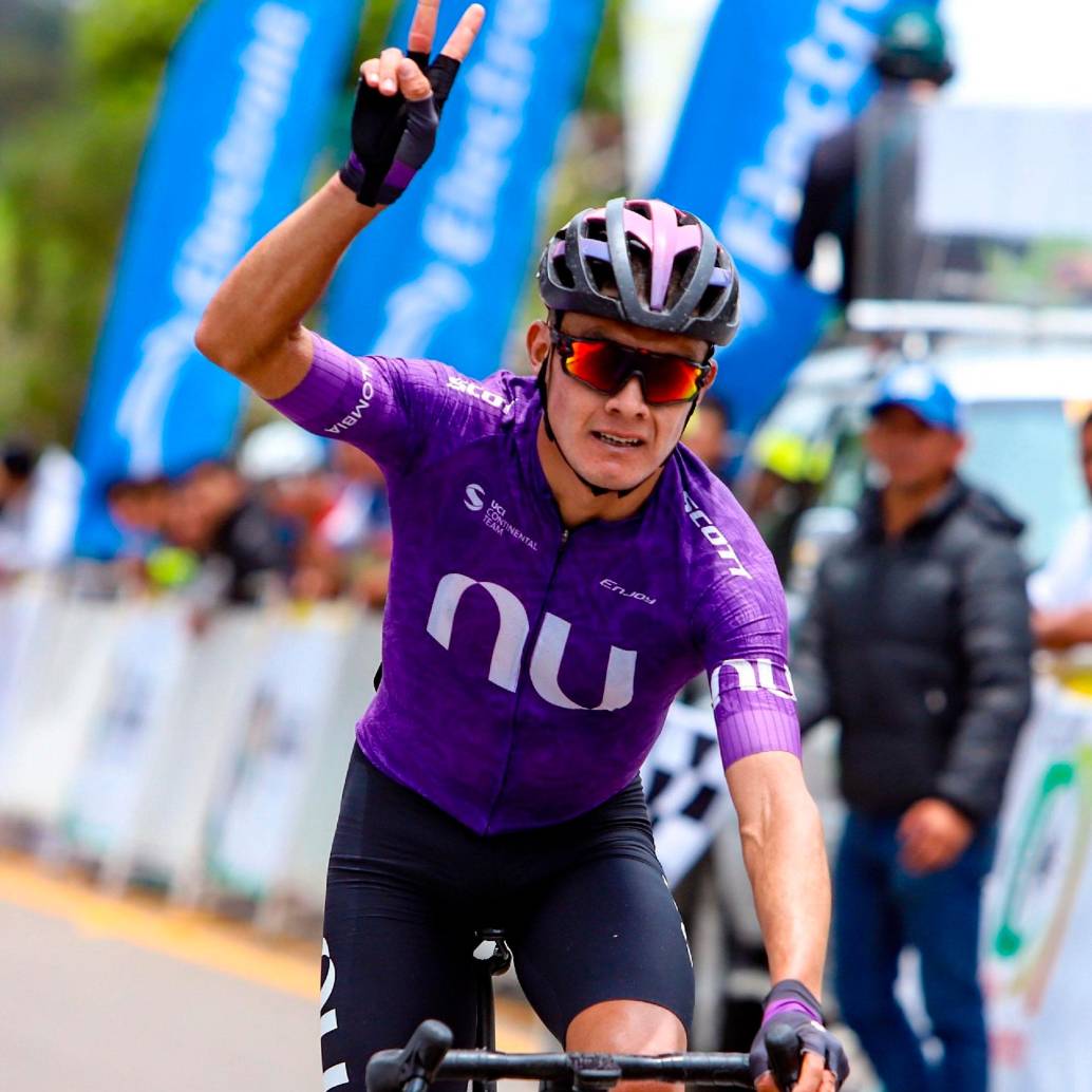 Rodrigo Contreras viene siendo uno de los mejores pedalistas de Colombia en los últimos años. De experiencia en el World Tour, el corredor de 31 años de edad buscará el tricampeonato en la Vuelta. FOTO CORTESÍA NU COLOMBIA