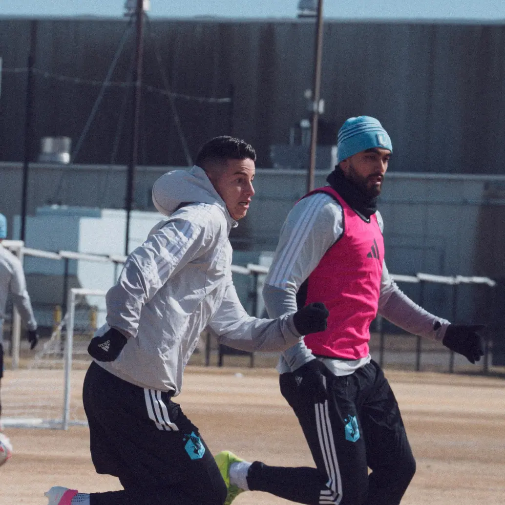 James ya entrena a la par de sus compañeros en el Minnesota United. FOTO @MNUFC