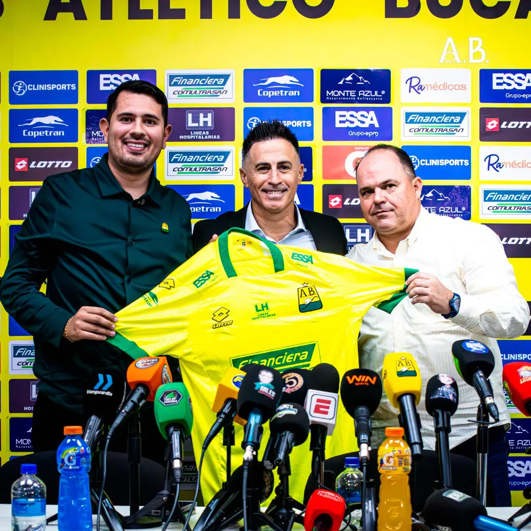 Pablo Peirano en su presentación como estratega del Bucaramanga. FOTO: <b>X ABUCARAMANGA</b>