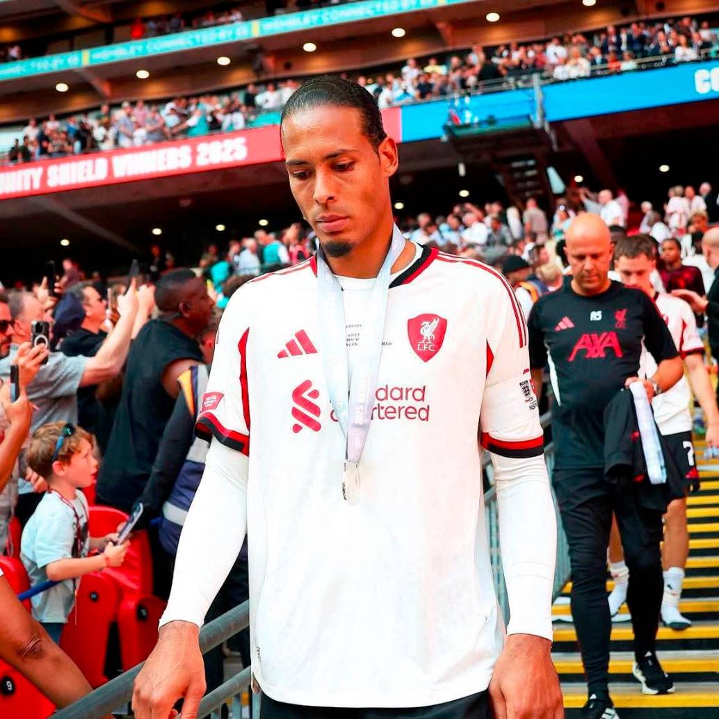 Virgil van Dijk alzó la voz a los directivos del Liverpool. FOTO @TouchlineX
