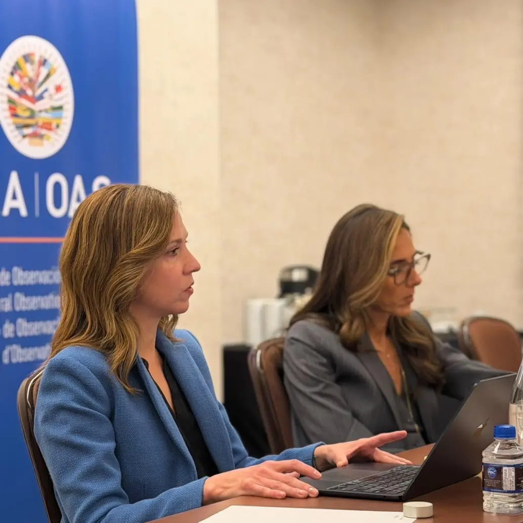 La presidenta de Aliadas y de AmCham Colombia, María Claudia Lacouture; y la presidenta del Consejo Gremial Nacional, Natalia Gutiérrez. FOTO: Amcham.
