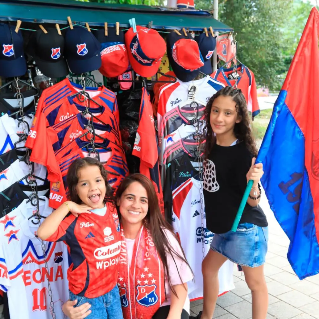 Los hinchas del Medellín han respondido a la buena campaña del equipo este semestre, como se reflejó en las semifinales. Se espera que este domingo más de 44.000 colmen las gradas del Atanasio. <span class="mln_uppercase_mln">FOTOs</span> <b><span class="mln_uppercase_mln">camilo suárez</span></b>