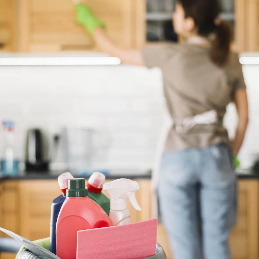 En tiempos de inflación moderada y presupuestos ajustados, los productos de aseo —desde detergentes y suavizantes hasta lavaplatos, blanqueadores, limpiadores multiusos, aromatizantes y productos para pisos— siguen siendo esenciales en la canasta familiar. FOTO: Cortesía Kantar.