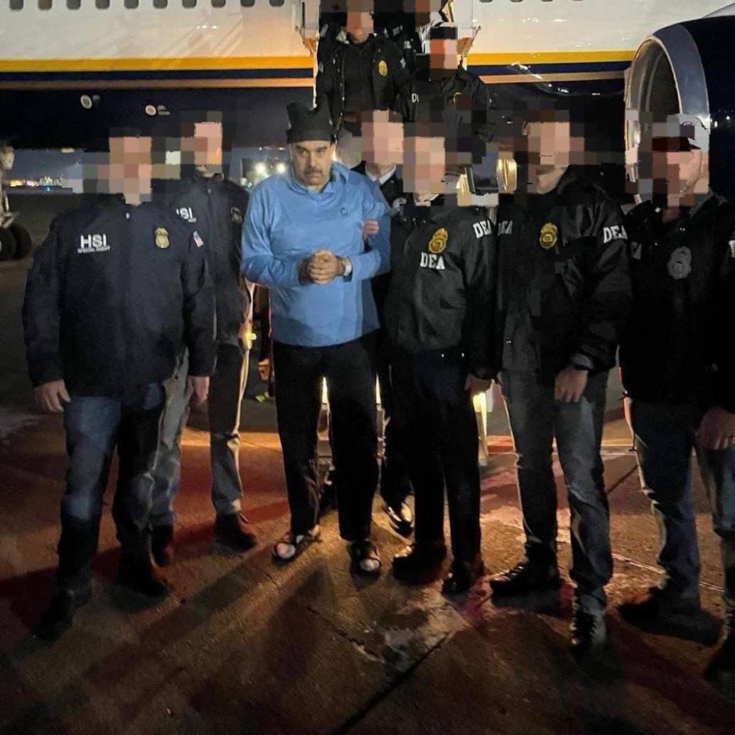 Tras aterrizar en Estados Unidos, Nicolás Maduro fue trasladado a una cárcel federal en Nueva York y aparecieron las primeras imágenes suyas bajo custodia en dependencias de la DEA. FOTO: Casa Blanca.