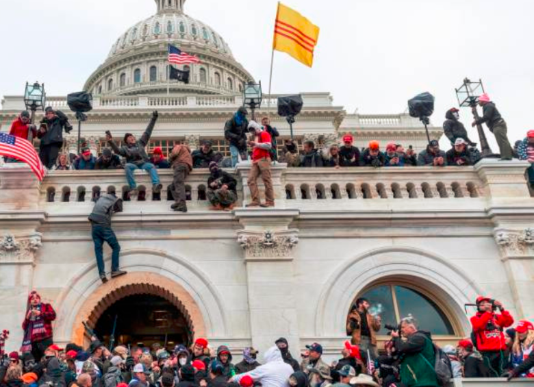 18 años de cárcel para uno de los líderes ultraderechistas por la toma del Capitolio. FOTO: Getty