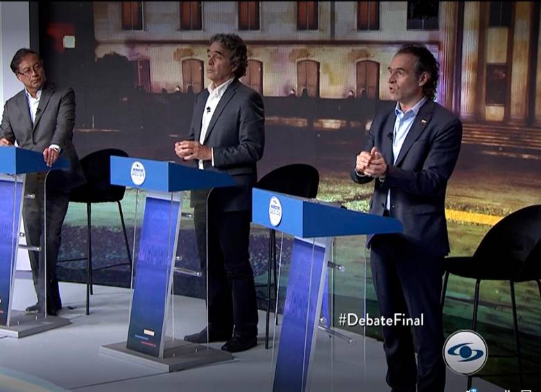 Gustavo Petro, Sergio Fajardo y Federico Gutiérrez debatieron durante 3 horas sobre su visión de país y por qué consideran que deberían votar por ellos. FOTO Tomada Vídeo