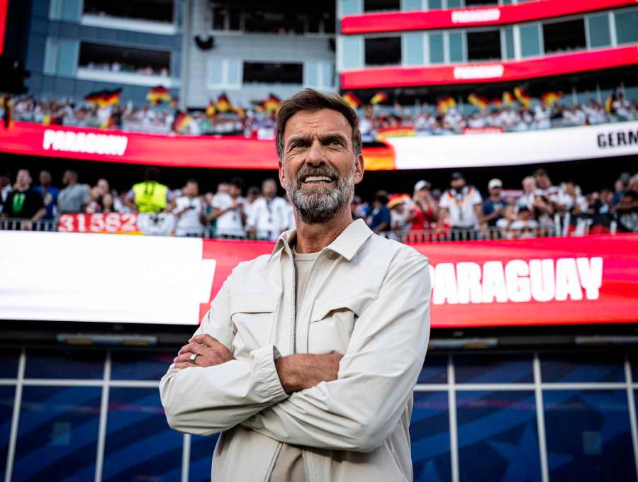 El técnico Jürgen Klopp fue anunciado como nuevo seleccionador de Alemania. El reto es grande ya que los teutones no son protagonistas de la Copa Mundo desde hace varias ediciones, en Rusia y Catar no estuvieron y en Norteamérica los eliminaron en 16avos. FOTO @FIFA