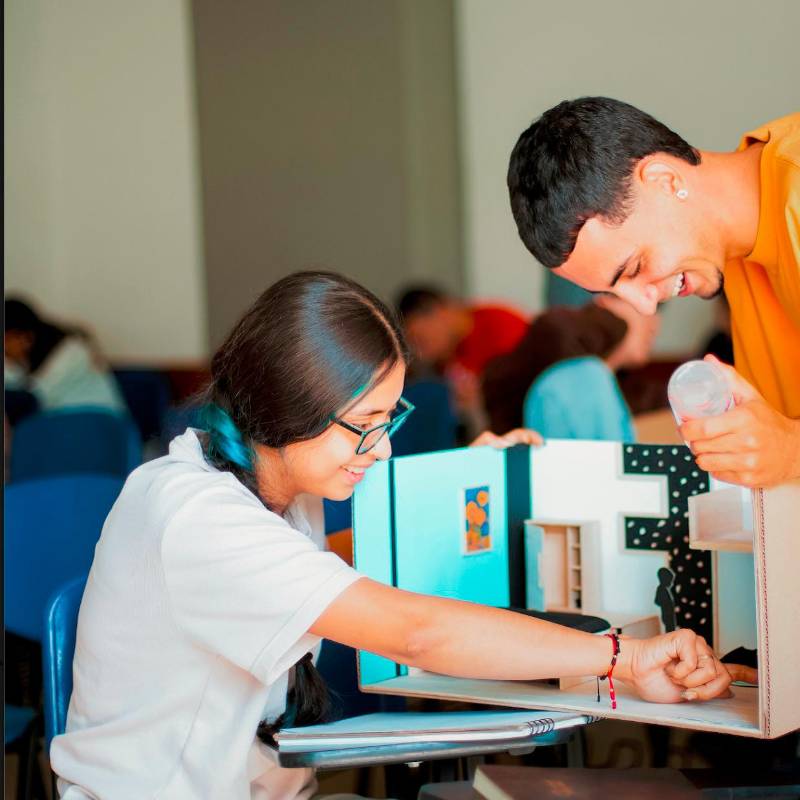 Para garantizar los recursos de Matrícula Cero, la Alcaldía de Medellín destinará 240.000 millones de pesos antes de 2027 y se buscará beneficiar a más de 108.000 estudiantes en ese tiempo. FOTO: CORTESÍA ALCALDÍA DE MEDELLÍN