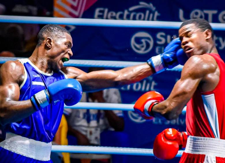 Jhojan Caicedo (izquierda), vallecaucano, sigue mostrando progresos en el boxeo. FOTO @Secprensasv