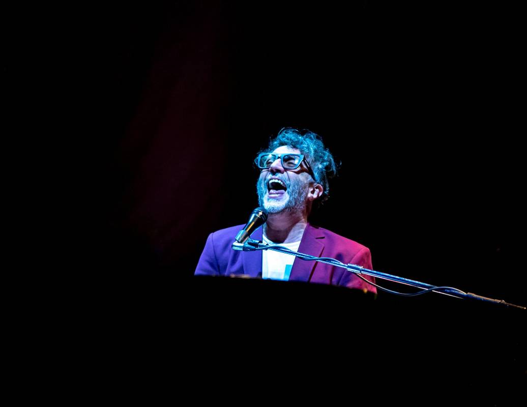 Fueron 120 minutos de descarga rocanrolera, momentos íntimos al piano, luces y una muestra de amor mutuo entre los asistentes y el artista. FOTO: JUAN ANTONIO SÁNCHEZ OCAMPO