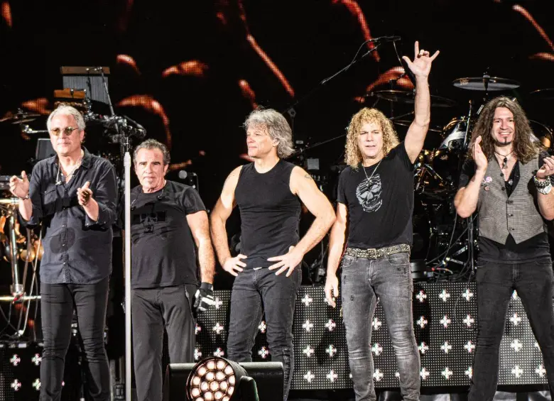 Jon Bon Jovi participará en el desarrollo del biopic sobre Bon Jovi, lo que permitirá incluir la música original del grupo en la película. FOTO: Getty.