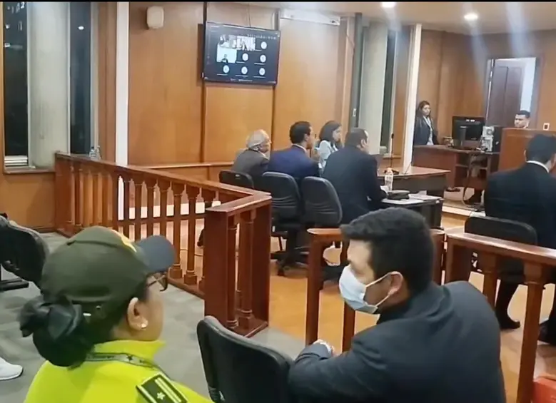 Momentos antes de que se efectuar la captura del exministro de Hacienda, Ricardo Bonilla. FOTO: CAPTURA DE VIDEO/REDES SOCIALES