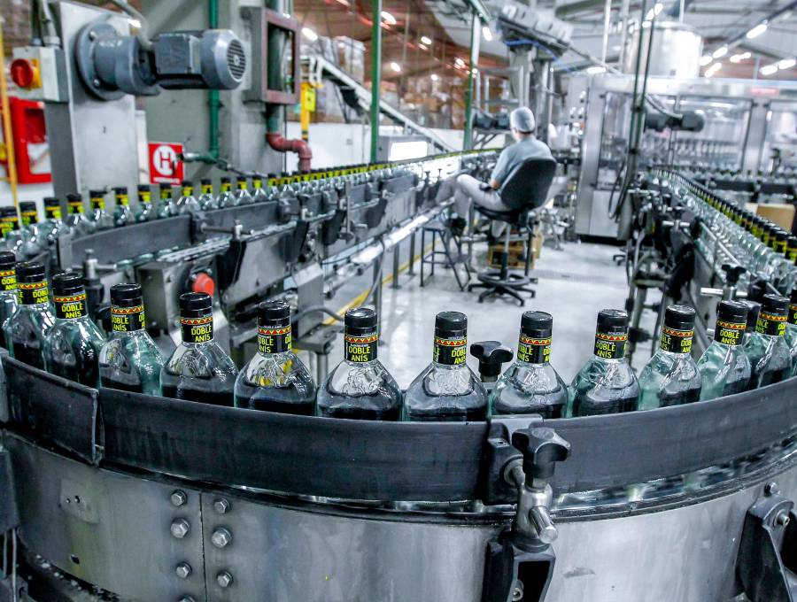 La Fábrica de Licores de Antioquia vendió 73,2 millones de unidades al cierre del año pasado. FOTO Jaime Pérez