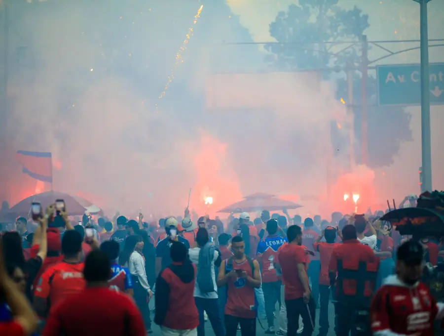Los desmanes entre aficionados de los dos equipos en la final de la Copa 2025 dejaron, por ahora, un saldo de 59 heridos. <span class="mln_uppercase_mln">FOTO</span> <b><span class="mln_uppercase_mln">camilo suárez</span></b>