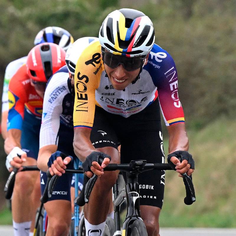Egan Bernal señaló que una subida como la del Angliru obliga a sacar fuerzas de donde no se tienen. “Mi novia Mafe fue mi motivación” para llegar a la meta. FOTO X-INEOS