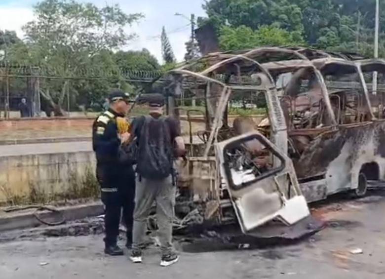 Atentado con cilindros bomba en Cali este 24 de abril de 2026. Foto: tomada de video