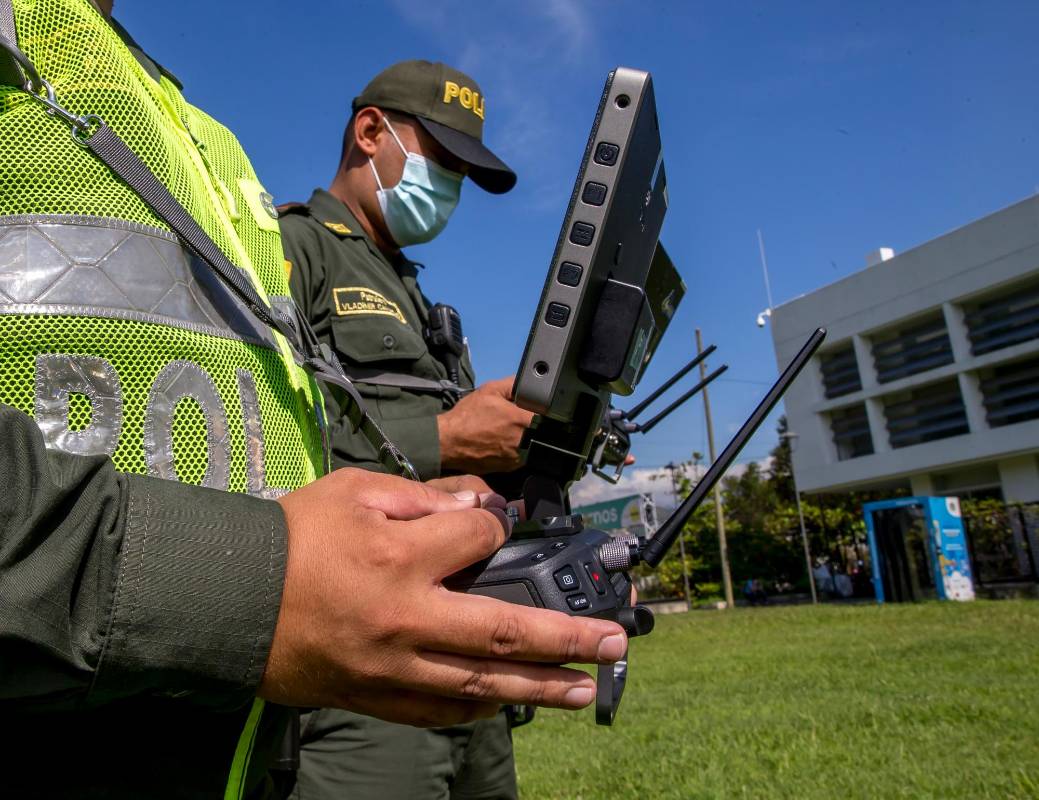 La prueba piloto inició en julio tras firmarse un contrato por seis meses, que terminó el pasado 30 de diciembre, con un valor de $414 millones que incluían el uso ilimitado de los drones y la capacitación de diez uniformados de la estación de Policía para usarlos de manera acertada. Foto Juan Antonio Sánchez Ocampo