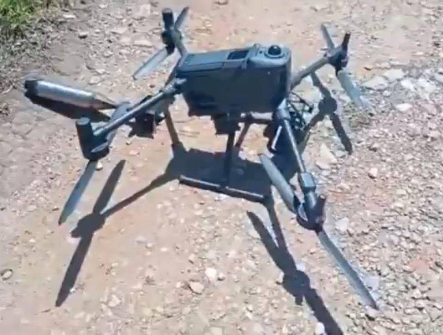 Estos serían los drones que usaron las disidencias de las Farc para perpetrar el ataque contra la mina en Segovia. Son adecuados para lanzar granadas de mortero. FOTO: CORTESÍA GOBERNACIÓN DE ANTIOQUIA