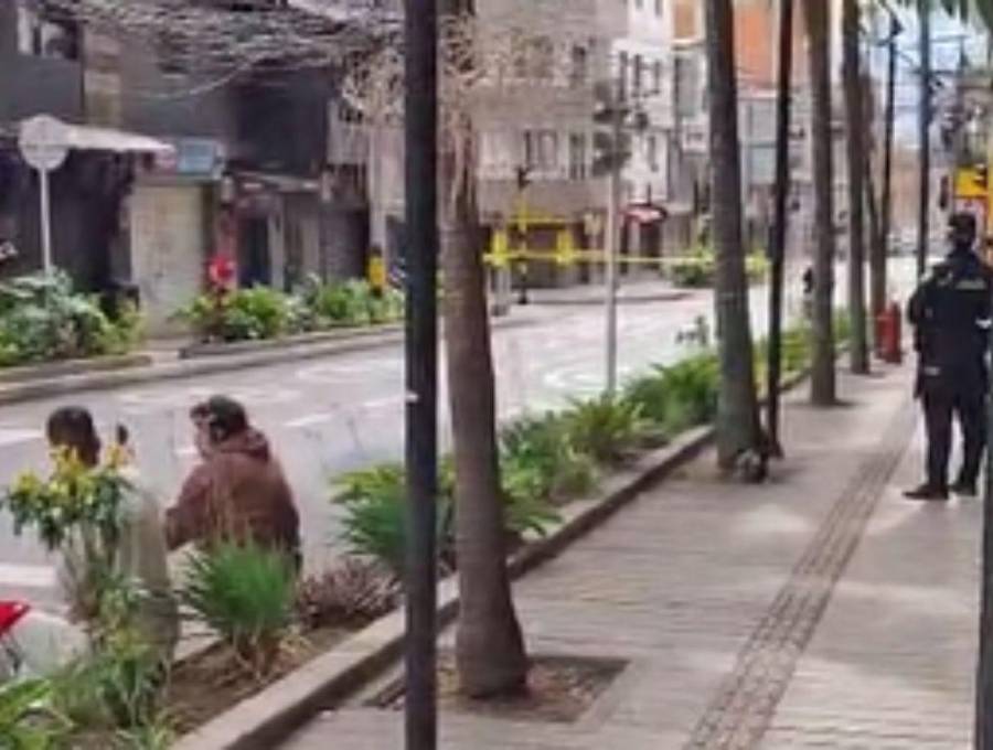 Las vías de los alrededores del Centro Administrativo Municipal de Itagüí (CAMI) fueron cerrados por las autoridades para verificar el contenido de un extraño paquete. FOTO: CORTESÍA