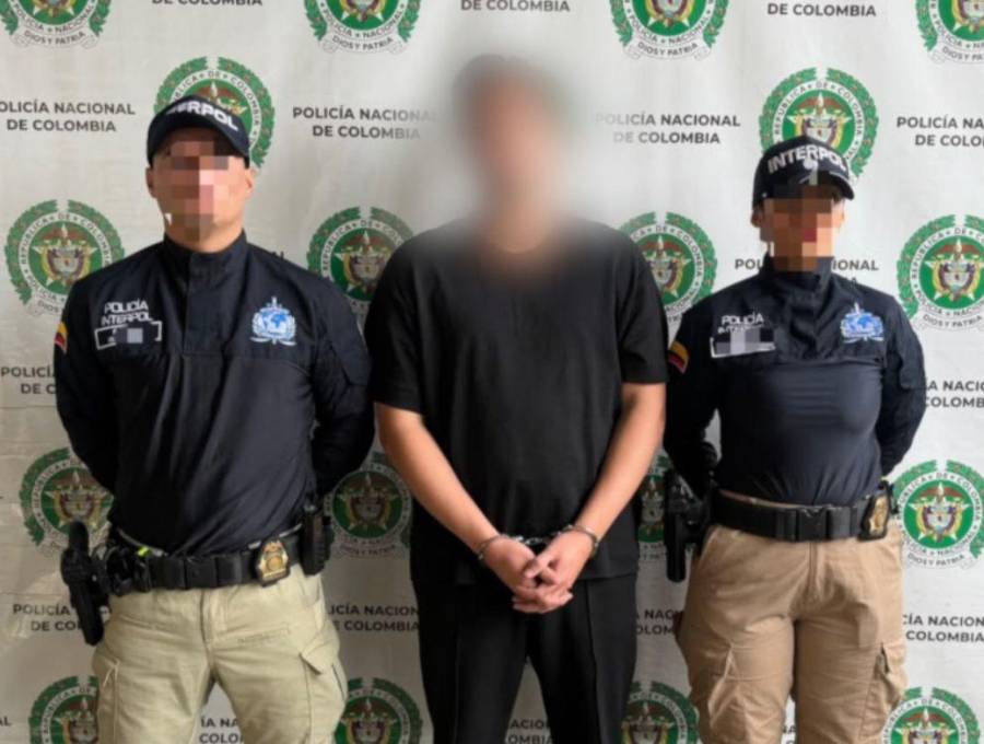 Al mexicano Bryan Gardea lo capturaron las autoridades en el aeropuerto José María Córdova, de Rionegro, cuando llegaba en un vuelo proveniente de Miami, Estados Unidos. FOTO: CORTESÍA POLICÍA NACIONAL