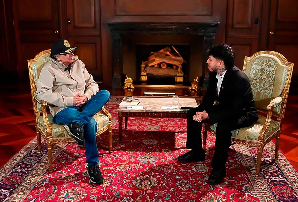 El presidente Gustavo Petro con el influencer Westcol, quien ha tenido varias polémicas por comentarios machistas. <span class="mln_uppercase_mln">FOTO</span> <b><span class="mln_uppercase_mln">Presidencia</span></b>