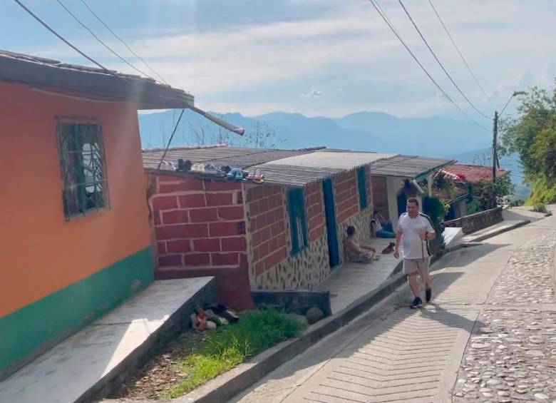 Las casas incluidas en el litigio fueron construidas en una franja que dejó la construcción de la carretera entre Damasco y La Pintada. FOTO: CORTESÍA