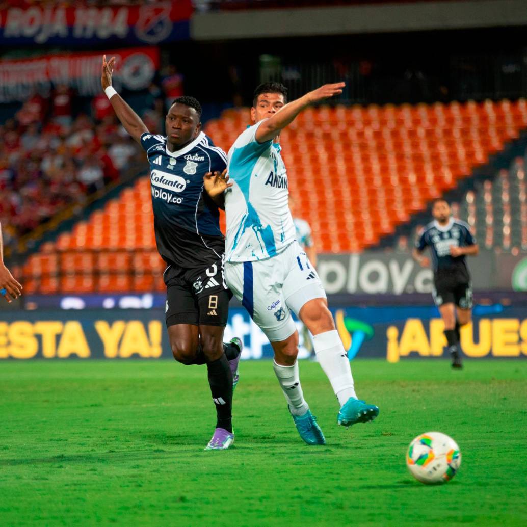 Medellín estrena uniforme azul oscuro y negro frente a Millonarios. FOTO CAMILO SUÁREZ