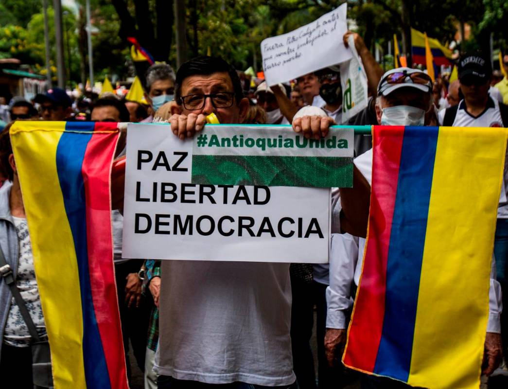 En redes sociales el sector de la oposición convoca a una marcha nacional por el aumento de la gasolina y la reforma tributaria del presidente Gustavo Petro. Foto: Julio Herrera. 
