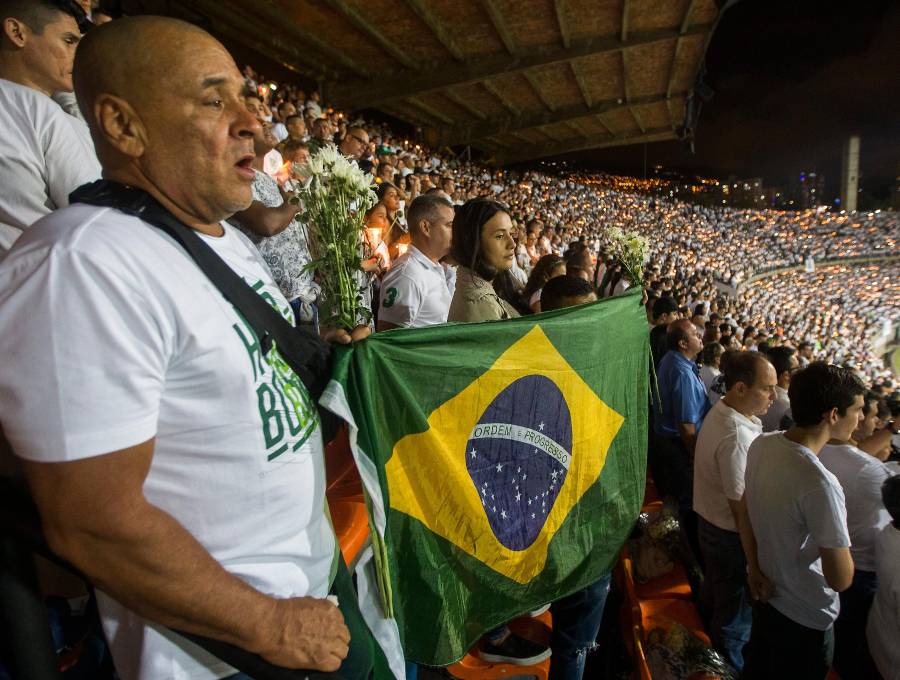 El 30 de noviembre de 2016 se realizó un emotivo homenaje por las víctimas del siniestro aéreo. FOTO JULIO CÉSAR HERRERA