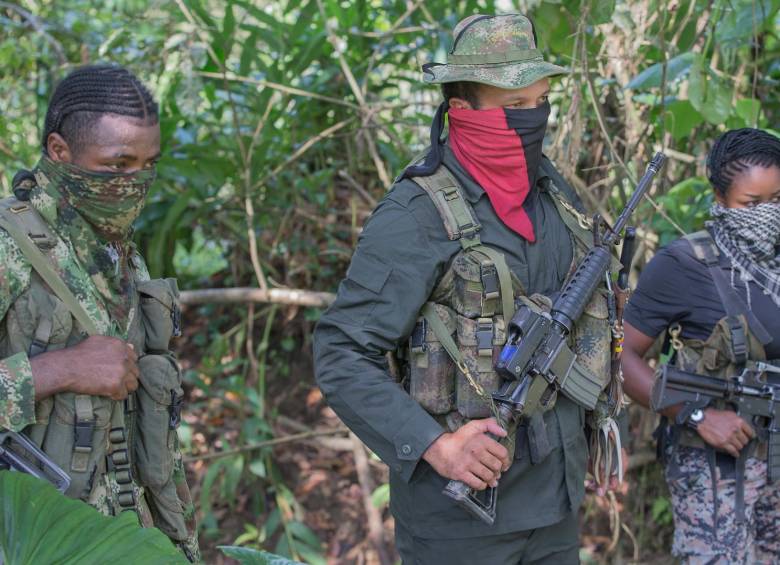 Actualmente el ELN tiene 5.397 integrantes de los cuales 2.587 son armados y 2.810 son los llamados milicianos. Tienen presencia en 167 municipios en 21 departamentos, según datos del Ministerio de Defensa. En la foto, ELN en Chocó. FOTO Archivo El Colombiano
