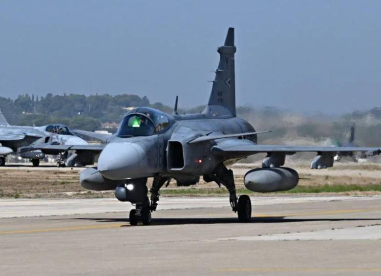 Colombia firmó un contrato con Suecia para la compra de 17 aviones de combate Saab 39 Gripen (15 monoplazas de la versión E y dos biplazas de la versión. Foto: AFP