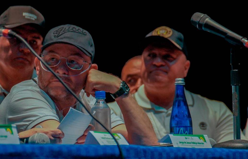 José Leonardo Muñoz Martínez, alias Douglas o “la Tía” (de gafas), es uno de los principales voceros de las bandas del Valle de Aburrá en la mesa de paz de la cárcel de Itagüí. FOTO: Cortesía