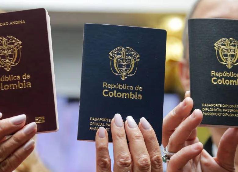 Fotos del nuevo modelo de pasaportes que entró en vigencia en el gobierno Petro. Foto: Colprensa