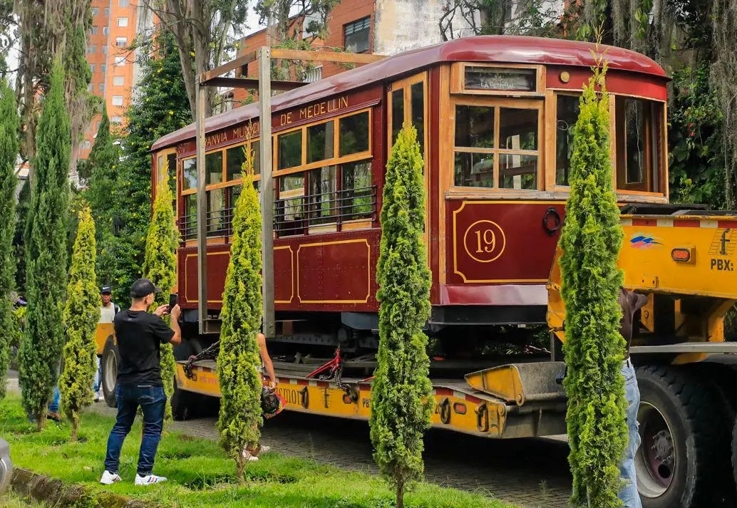 Con un gran operativo fue trasladada este jueves la histórica pieza desde Buenos Aires hasta El Poblado. FOTO: CAMILO SUÁREZ