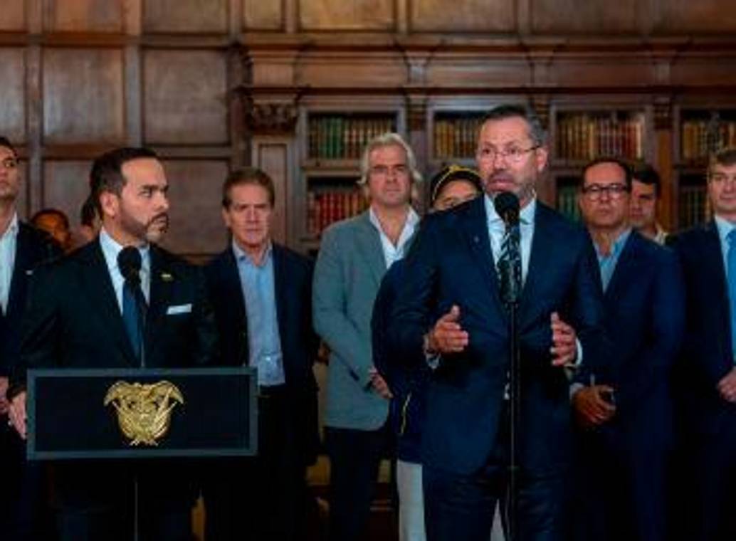 El ministro de Vivienda, Jaime Andrés Beltrán, anunció el diagnóstico de las casas afectadas por el terremoto para definir su reconstrucción. FOTO Cortesía MinVivienda
