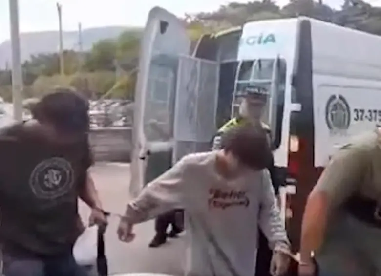 Los tres delincuentes que cometieron las lesiones con ácido fueron capturados minutos después. IMAGEN TOMADA DE VIDEO