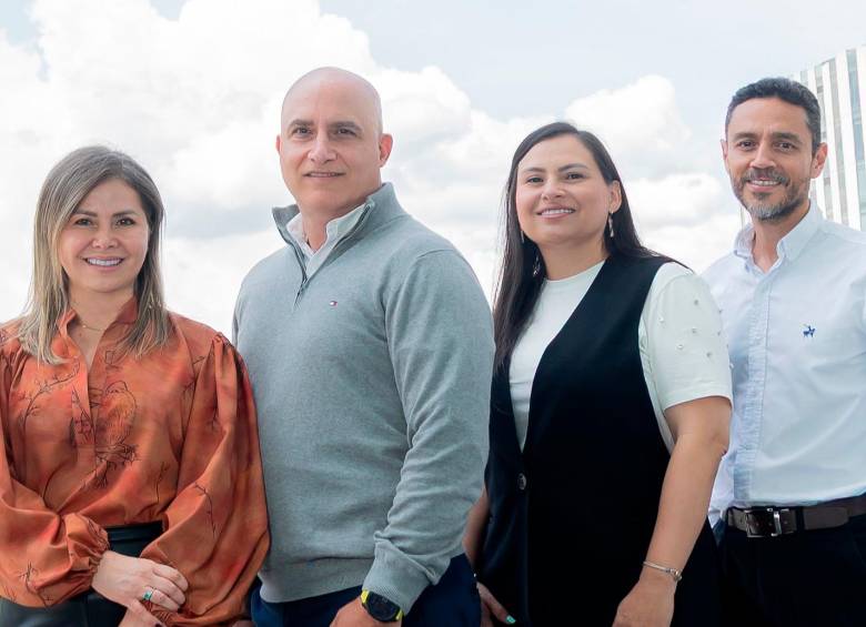 De izquierda a derecha: Paola Pineda, Directora General; Carlos Ossa, Dirección de Operaciones; Diana Villegas, Dirección de Operaciones, y Juan Vélez, Arquitecto Empresarial. Fotos: cortesía 