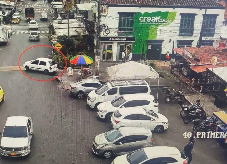 La huida del vehículo quedó registrada en video. Foto: redes sociales