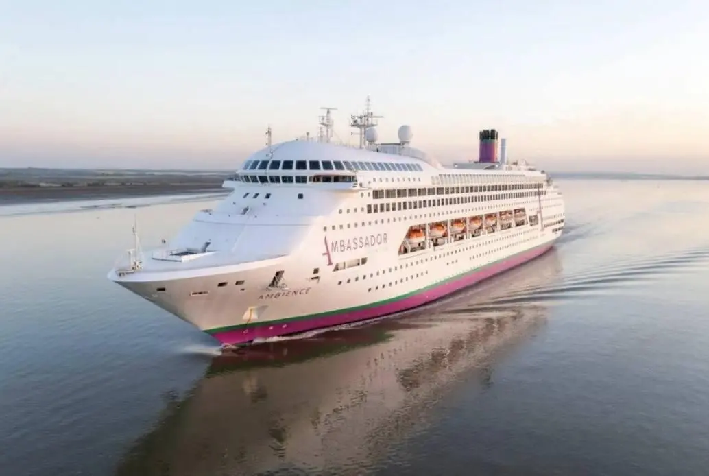 Las autoridades sanitarias francesas han confirmado que alrededor de 50 personas han presentado síntomas. Foto: Ambassador Cruise Line