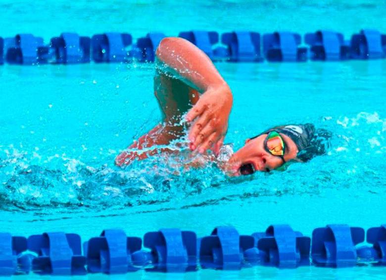 Samuel Muñoz quedó en el podio de la natación de los Juegos Deportivos Escolares Centroamericanos y del Caribe. FOTOs cortesía LNA
