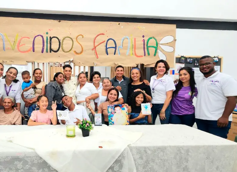Las familias materna y paterna no habían vuelvo a saber la una de la otra y ahora se reencontraron. FOTO: UBPD