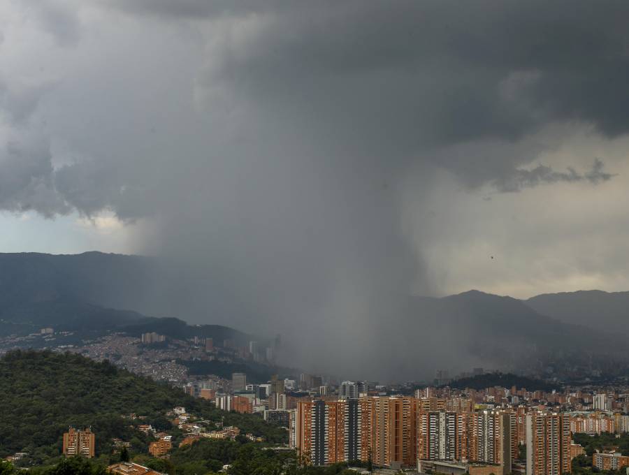 Las intensas lluvias que atraviesan gran parte del país han incrementado el riesgo de enfermedades respiratorias y alérgicas, por lo que las autoridades y expertos recomiendan reforzar las medidas de prevención y autocuidado. FOTO: Juan Antonio Sánchez 