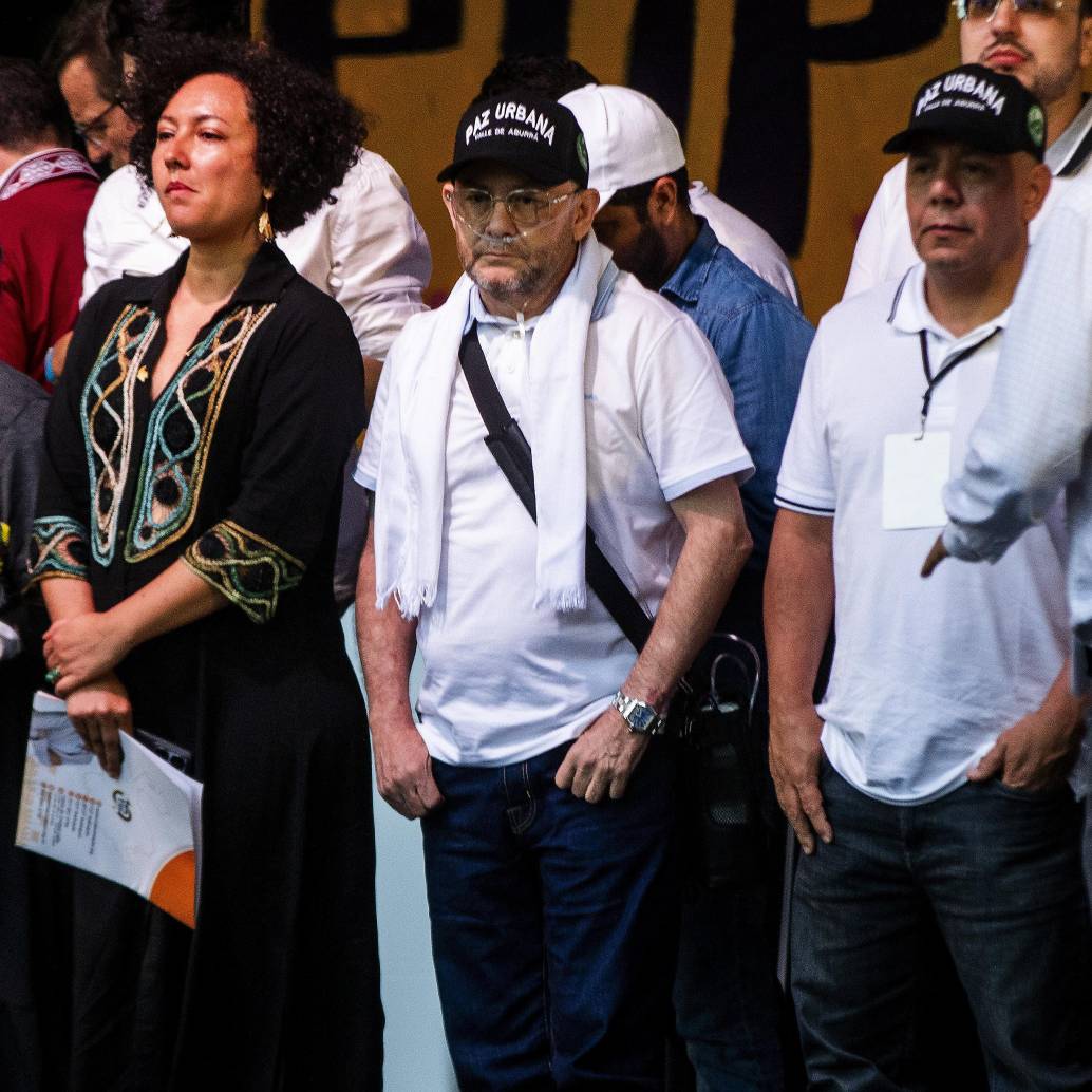 Durante su visita a Medellín, el presidente Gustavo Petro realizó un evento público acompañado por los voceros de bandas que participan en los diálogos de Paz Urbana en la Cárcel de Itagüí. FOTO: El Colombiano