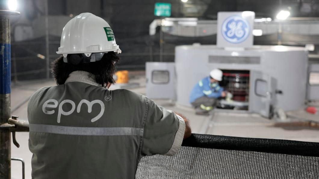El encargado de hacer la supervisión fue el ingeniero William Giraldo, vicepresidente de Proyectos de EPM. Con la acción, la máquina quedó inscrita ante el Sistema de Información Eléctrico de Colombia. Foto: Cortesía EPM