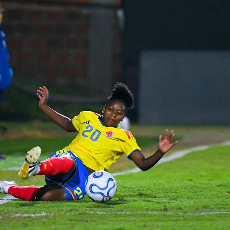 La delantera colombiana Rihanna Cuesta fue la que más buscó el gol en el duelo contra Chile, este jueves, las cafeteras se miden a Bolivia, en busca de su primera victoria. FOTO CORTESÍA FF